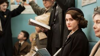 'The Marvelous Mrs. Maisel' Is As Addictive (We Swear!) As 'Gilmore Girls'