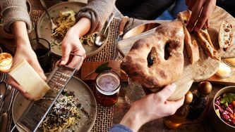 8 tips for hosting a dinner party in a small apartment
