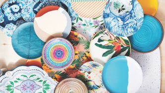 19 Gorgeous Outdoor Plates That Take Patio Dining To The Next Level