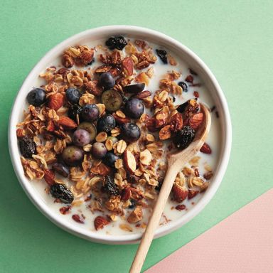 Slow Cooker Almond And Cherry Granola
