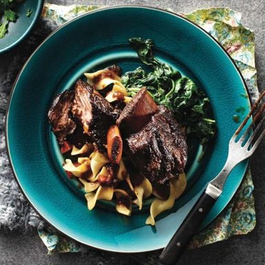 Slow Cooker Saucy Short Ribs