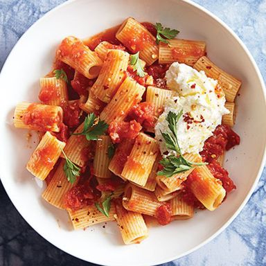 5 Easy Weeknight Dinner Recipes, Including Buttery Tomato Pasta