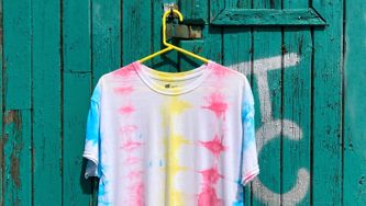 How To Upcycle Old Pillowcases, Tees And More Into Tie-Dye Masterpieces