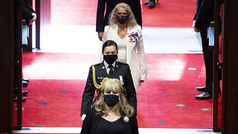 Payette is preceded by Di Lorenzo (at bottom) as she arrives to deliver the Speech from the Throne on Sept. 23, 2020 (CP/Justin Tang)