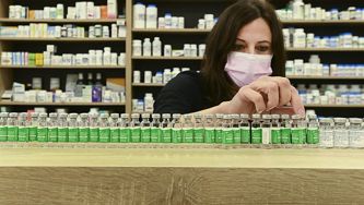 What New COVID Vaccine Modelling Says About When Canada Might Lift Restrictions