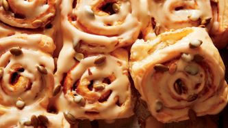 Pumpkin Pie Buns With Maple Cream Cheese Glaze