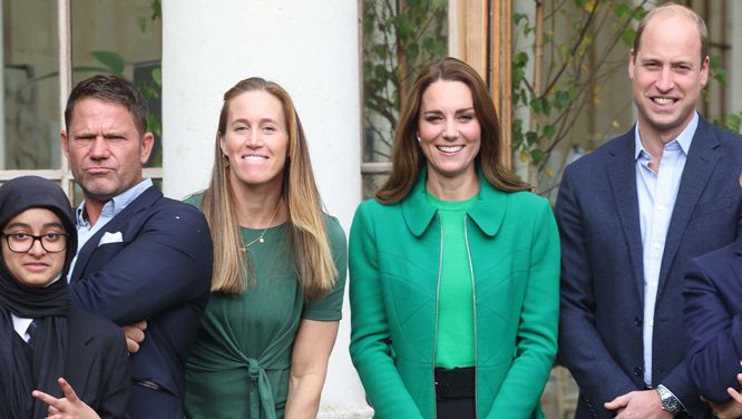 Kate Goes For Bright Green In An Erdem Coat With Prince William At Kew Gardens