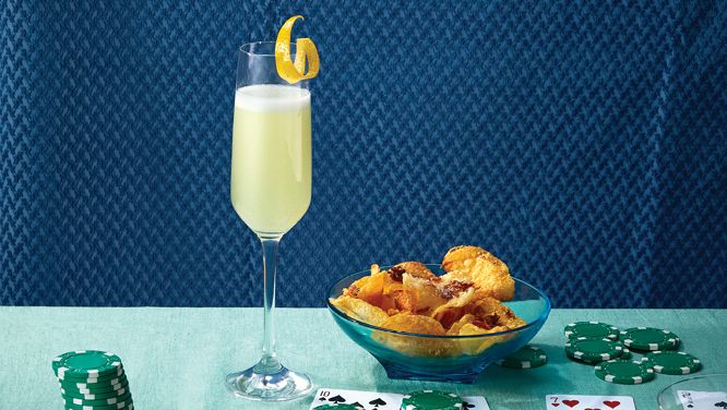 9 Elegant Champagne Cocktails To Ring In The New Year