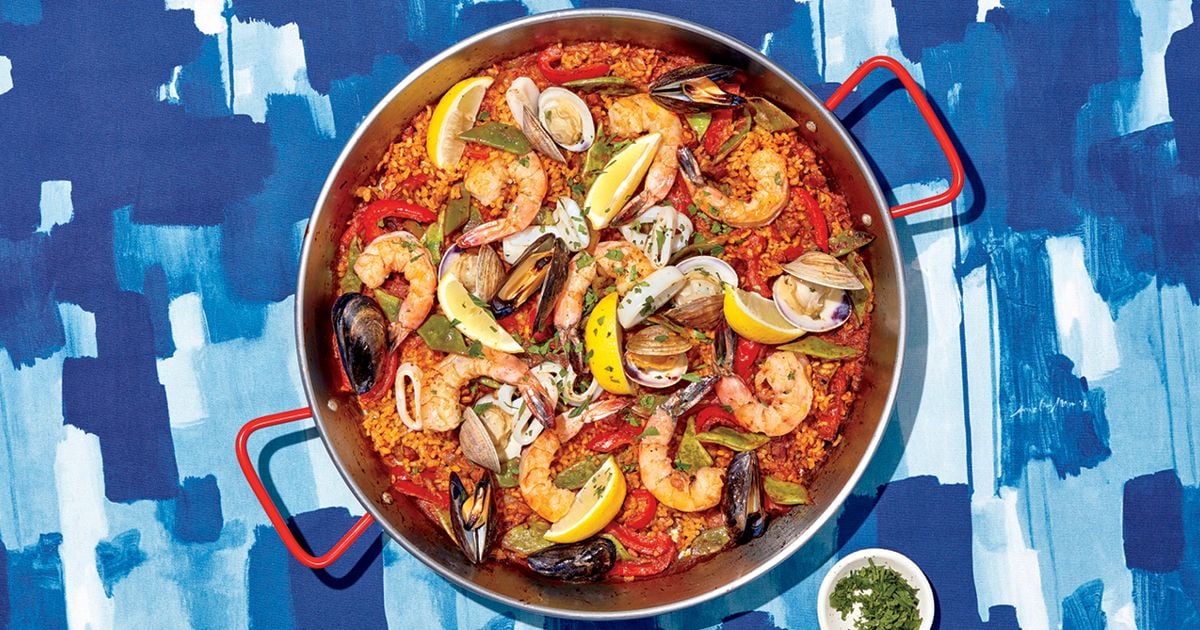Yes, You Can Pull Off A Paella Chatelaine