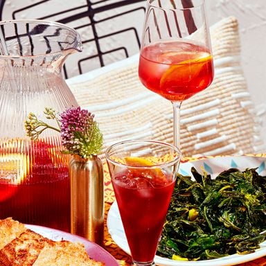 Sweet Hibiscus Tea with Allspice