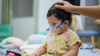 What Experts Want Parents To Know About The “Tripledemic” Plaguing Canada’s Hospitals