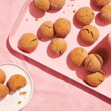 Sugar Crackle Gingerbread Cookies
