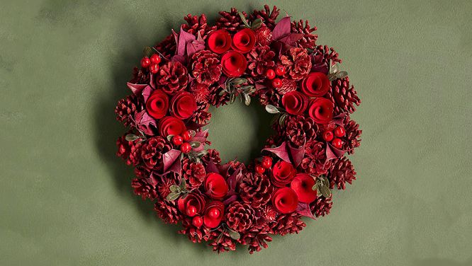 12 Christmas Wreaths To Kick Off The Festive Season