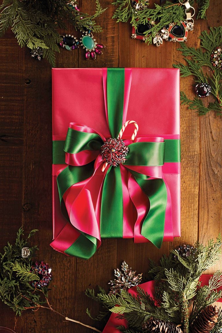 How to tie the perfect bow-satin green ribbon with double knot around a white box