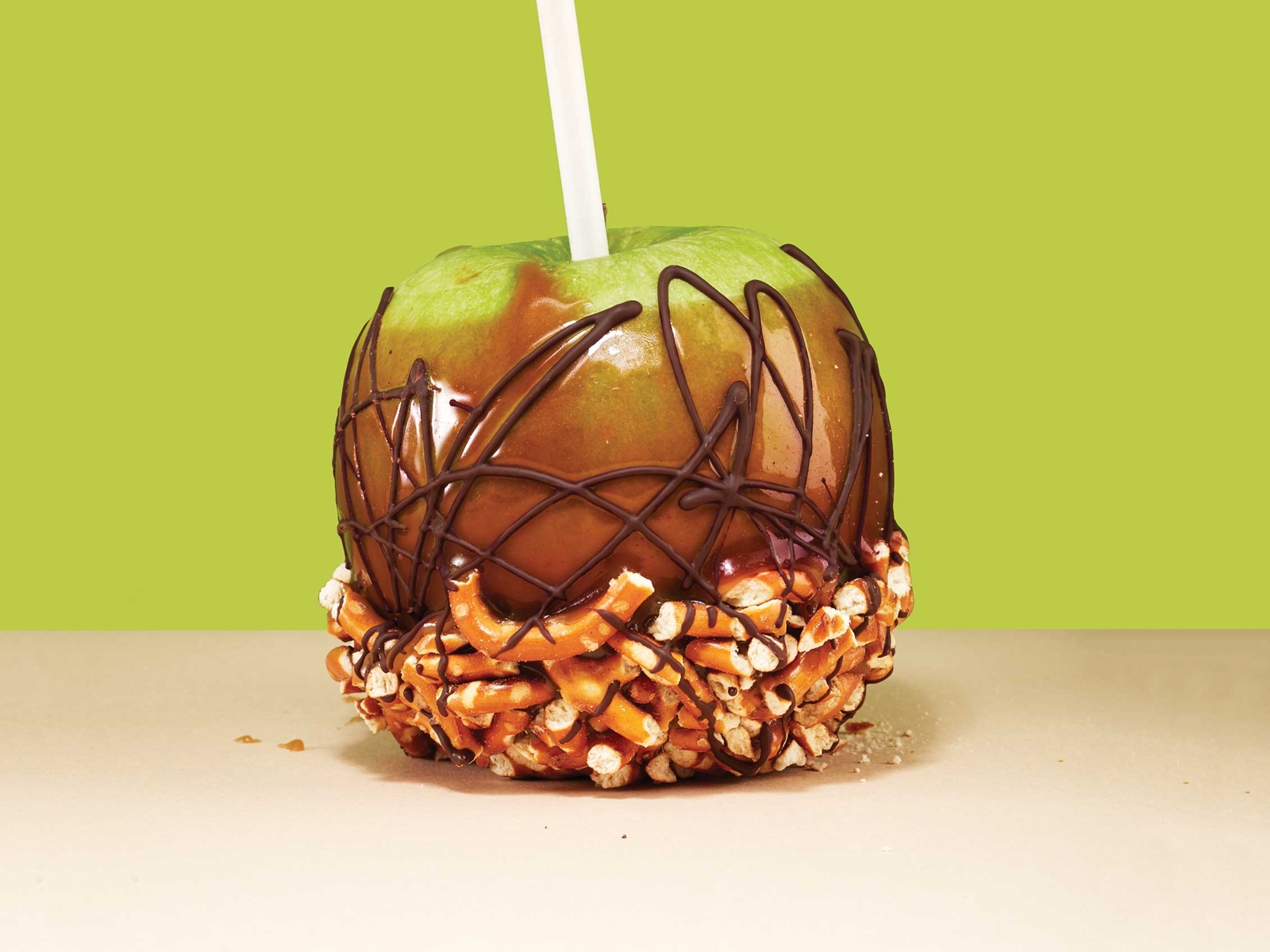 Salty Caramel Candy Apples Recipe - Chatelaine