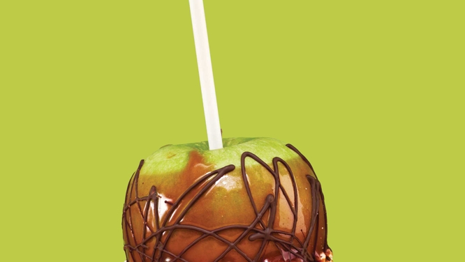 Sweet And Salty Caramel Candy Apples