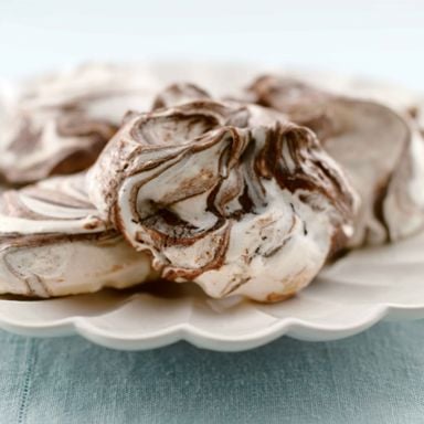 Vanilla-Chocolate Meringues