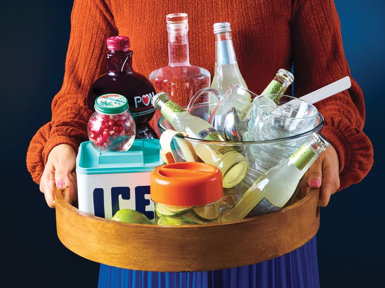 Four Tips From a Hosting Expert on Being An Excellent Potluck Guest