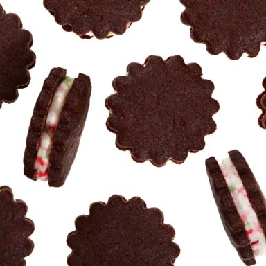 An array of peppermint-chocolate sandwich cookies filled with a peppermint or candy cane filling for a post on a Christmas peppermint sandwich candy cane cookie recipe