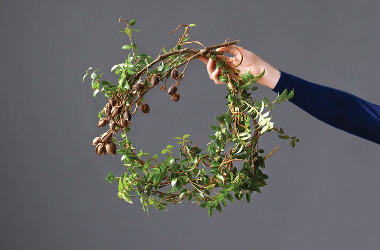 How To Make a Beautiful Foraged Wreath