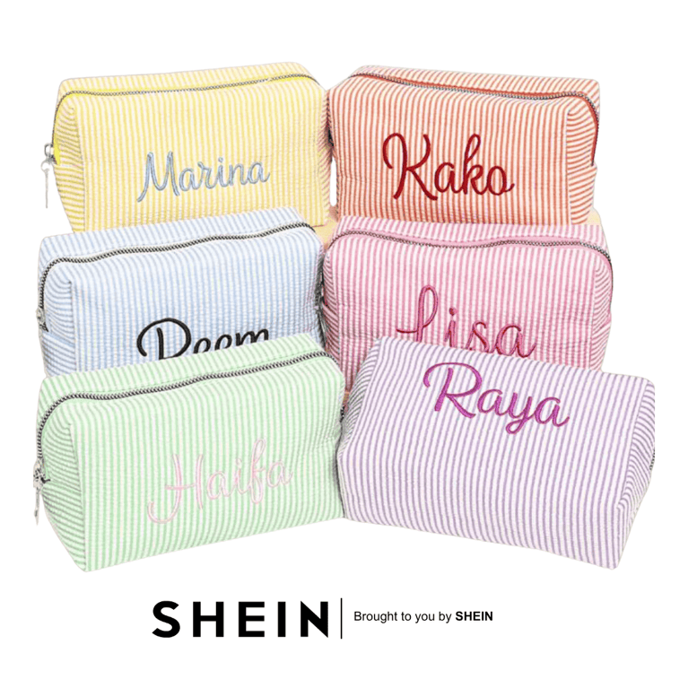 Stripped bags with zippers in a variety of colours, embroidered with customizable names. 