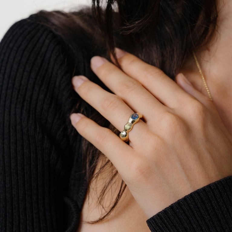A model wearing Kara Yoo jewellery for an article about the best Black Friday deals in Canada.