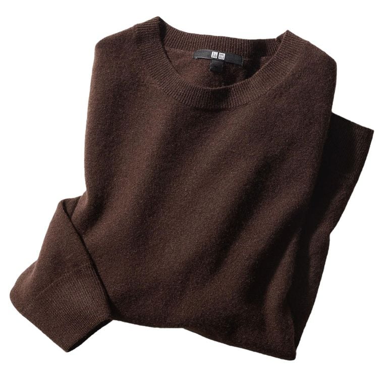 A brown Uniqlo Cashmere Crew Neck Sweater for an article about the best self-care gifts for pampering for the holidays.