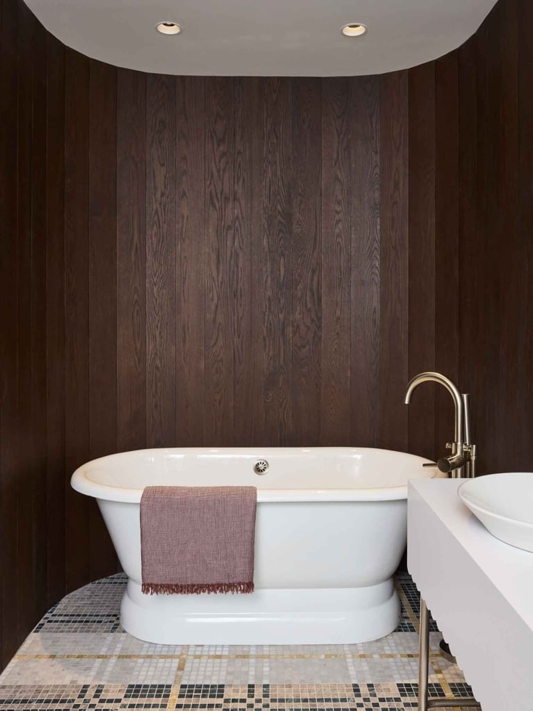The big bathtub in the Royal Hotel rooms