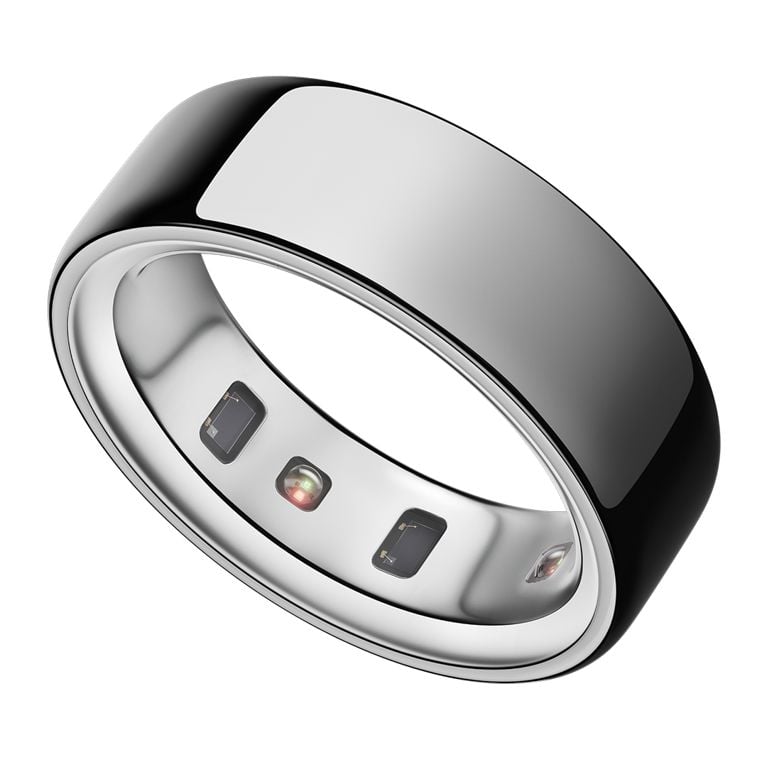 A silver Oura Ring for a post about the best tech gifts for the holidays.