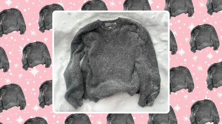 A grey cashmere sweater in snow for an article about how to snow wash sweaters.