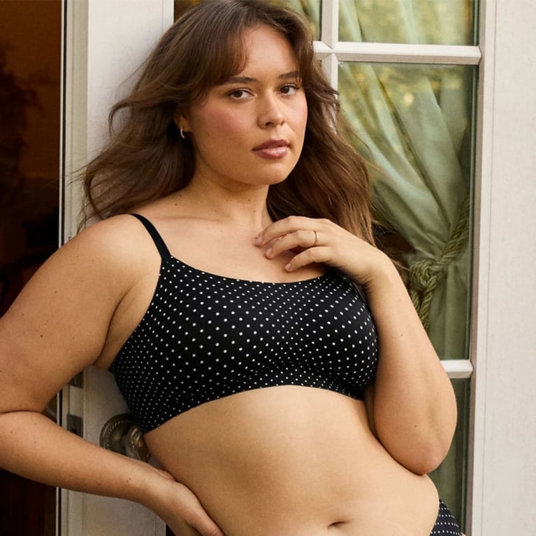 A model wearing a polka dot Knix Revolution Scoop Bra for an article about comfortable bras for larger busts.