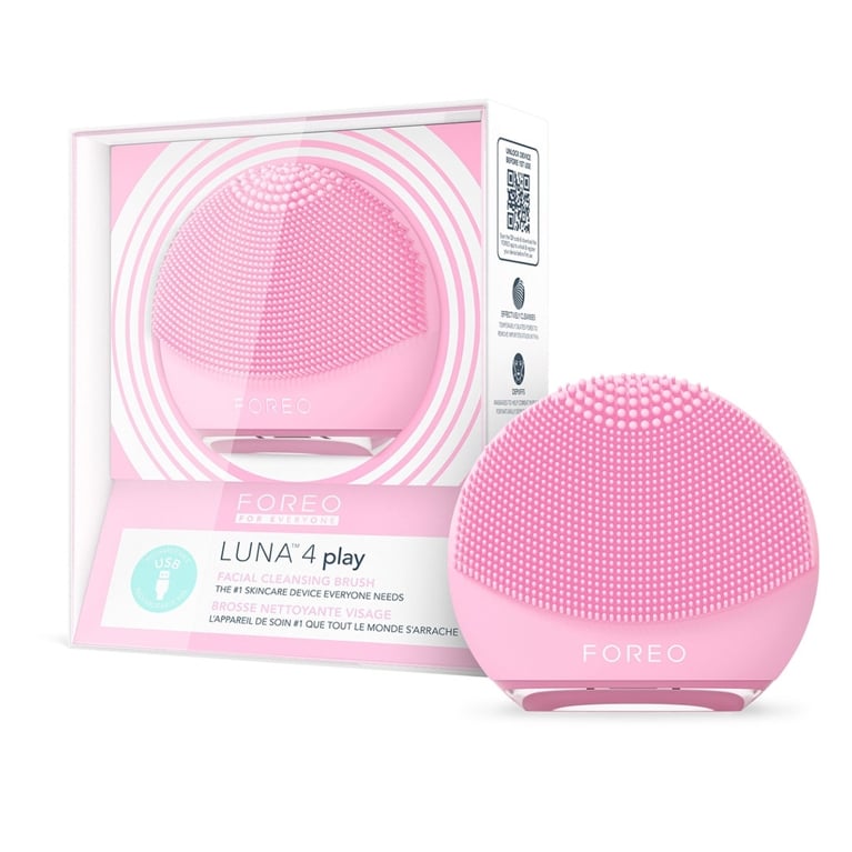 A Foreo Luna 4 for an article about shopping Foreo at Chatters in Canada.