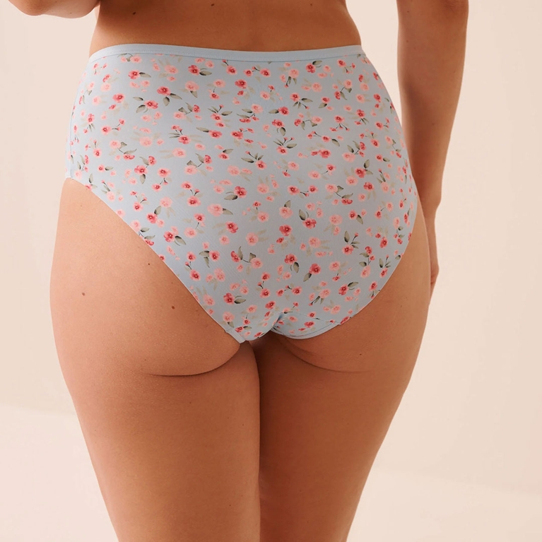 A model wearing La Vie En Rose no-budge underwear for an article about the best Canadian underwear for women.