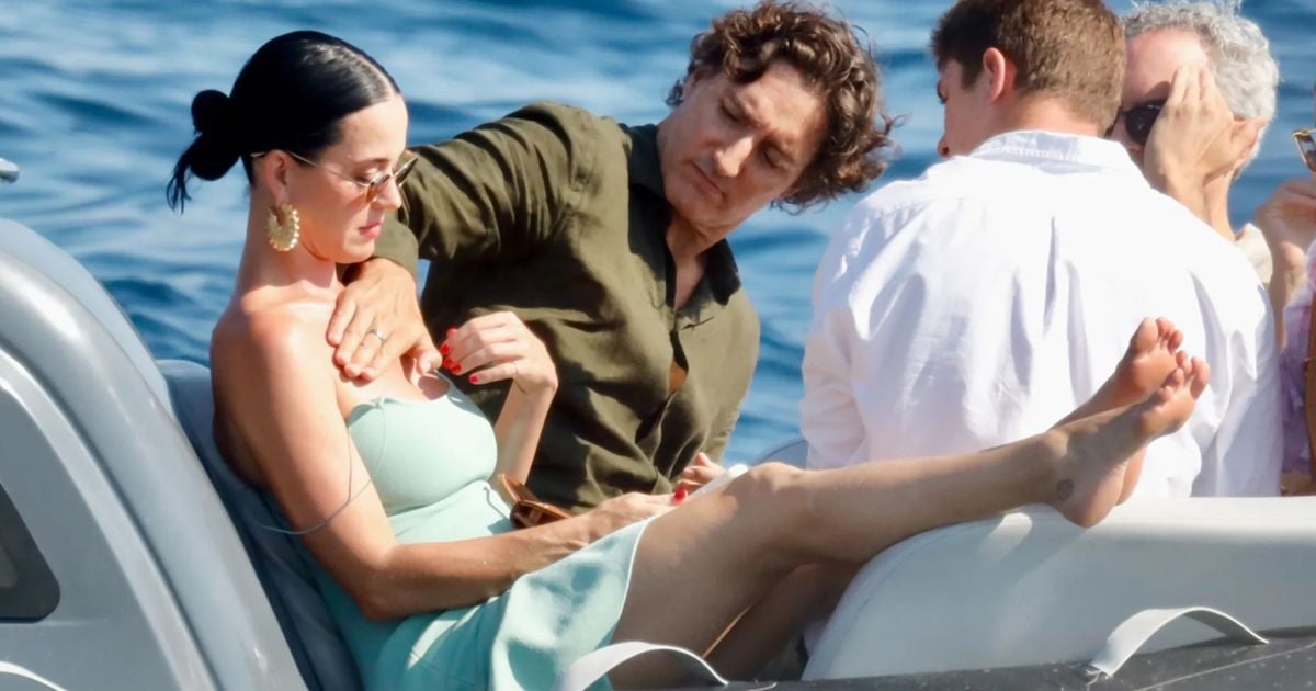 Here's 5 Sunscreens We'd Pack in Katy Perry's Beach Bag