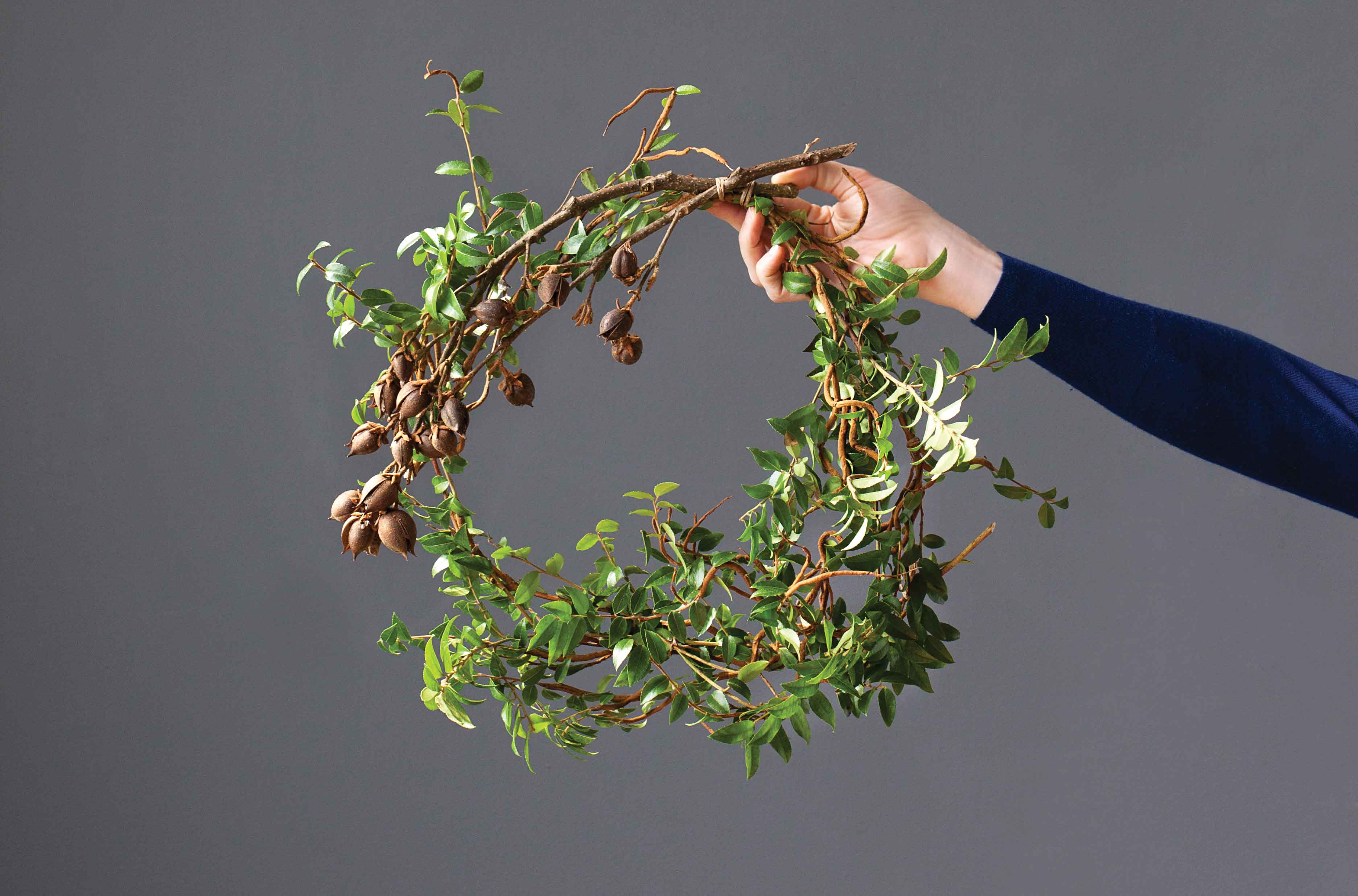 おまとめ★wreath #370 森の香り グリーンと木の実のハーフリース foraged-wreath-instructions.jpg
